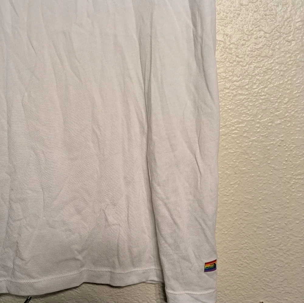The North Face White Outdoor Graphic T-Shirt Woman's Size Large Pre-owned - Picture 3 of 7